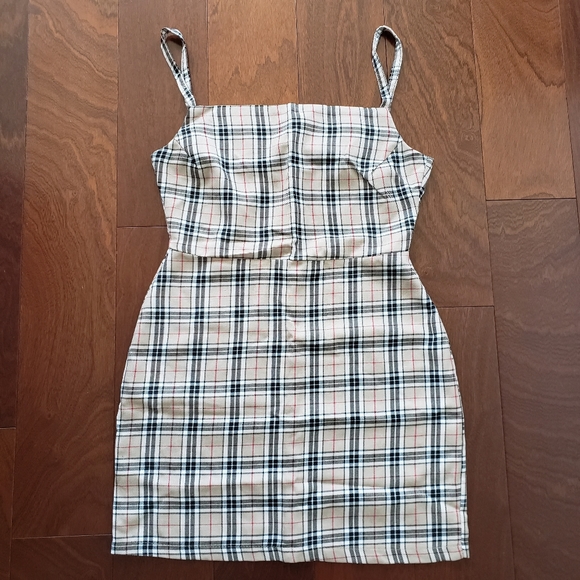 Boohoo Petite Woven Square Neck Checkered Dress - Picture 2 of 4